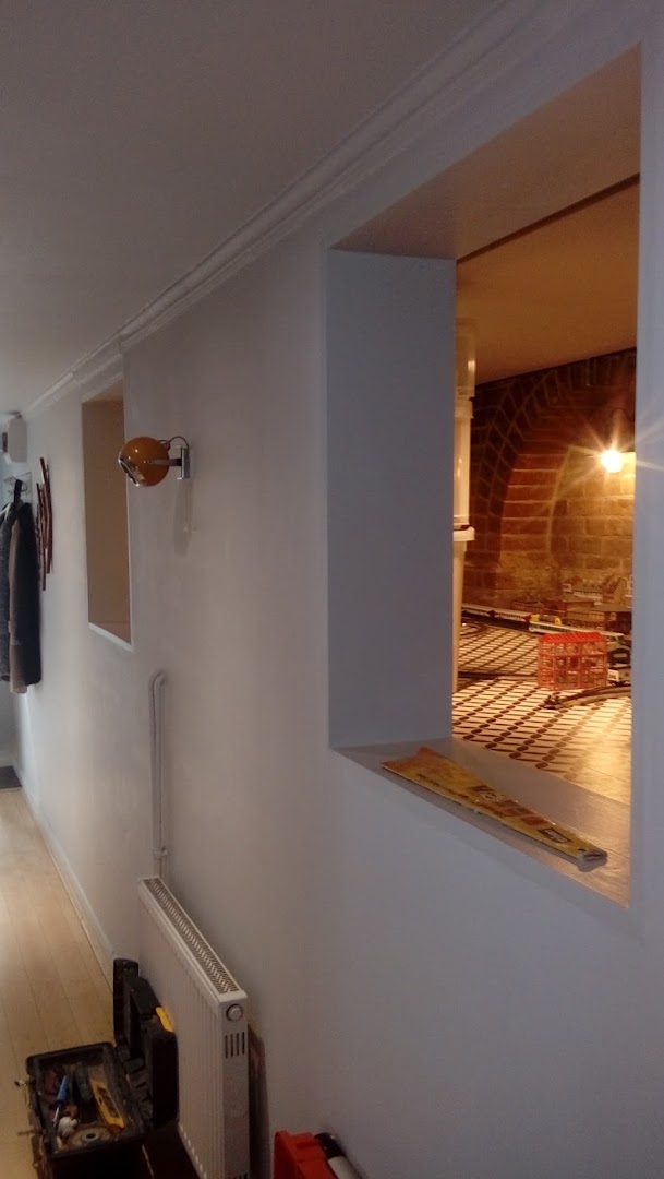 WH Plastering,decorating and building work — Photos 1